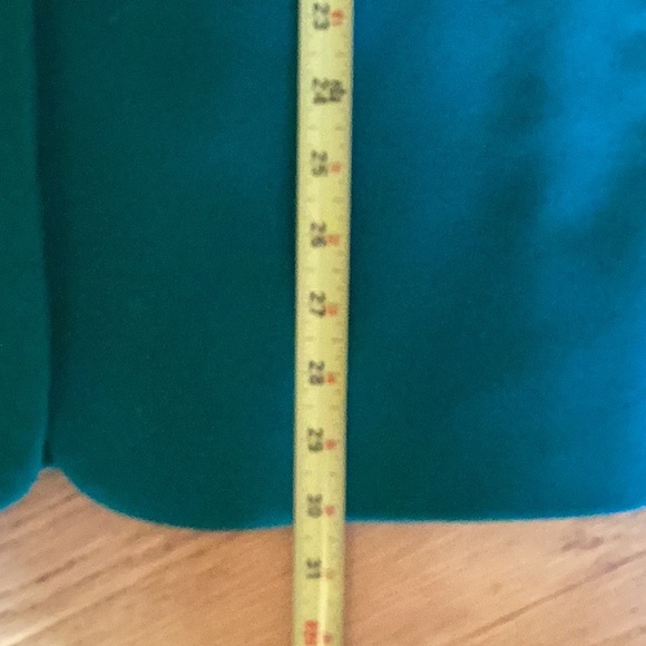 Requirements 1 button jacket size 10 in a gorgeous shade of green. lined. - Picture 8 of 10